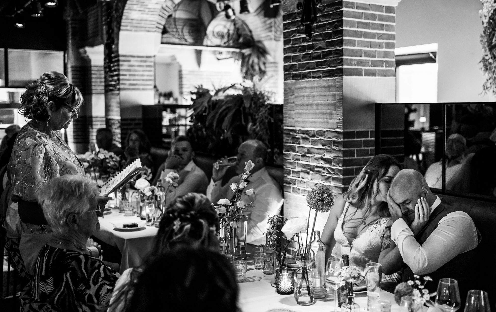Een emotioneel moment tijdens de speech tijdens het diner 