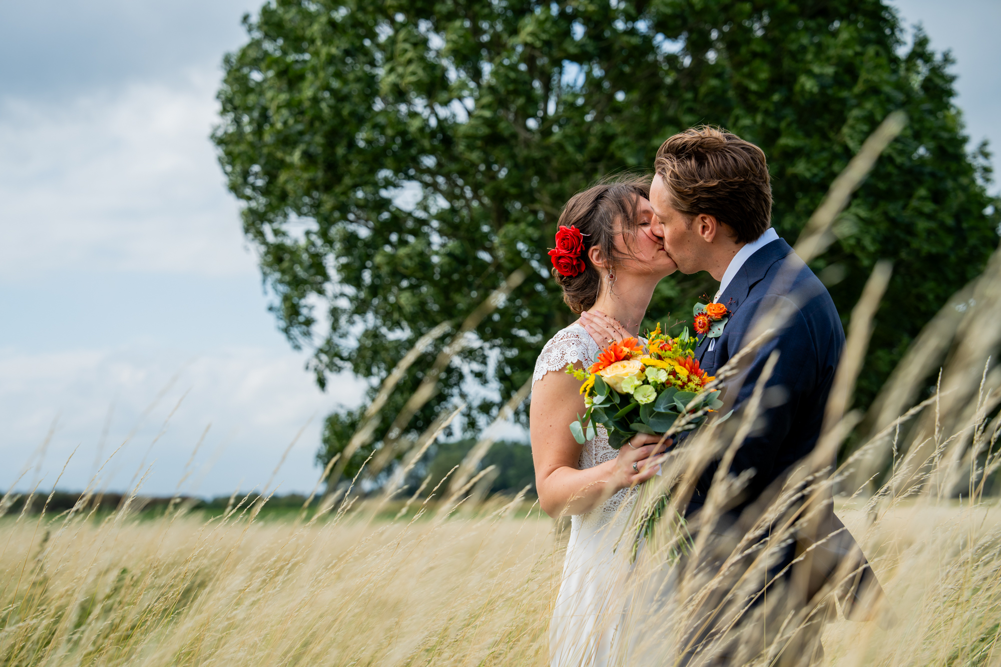 Bruidspaar tijdens de fotoshoot