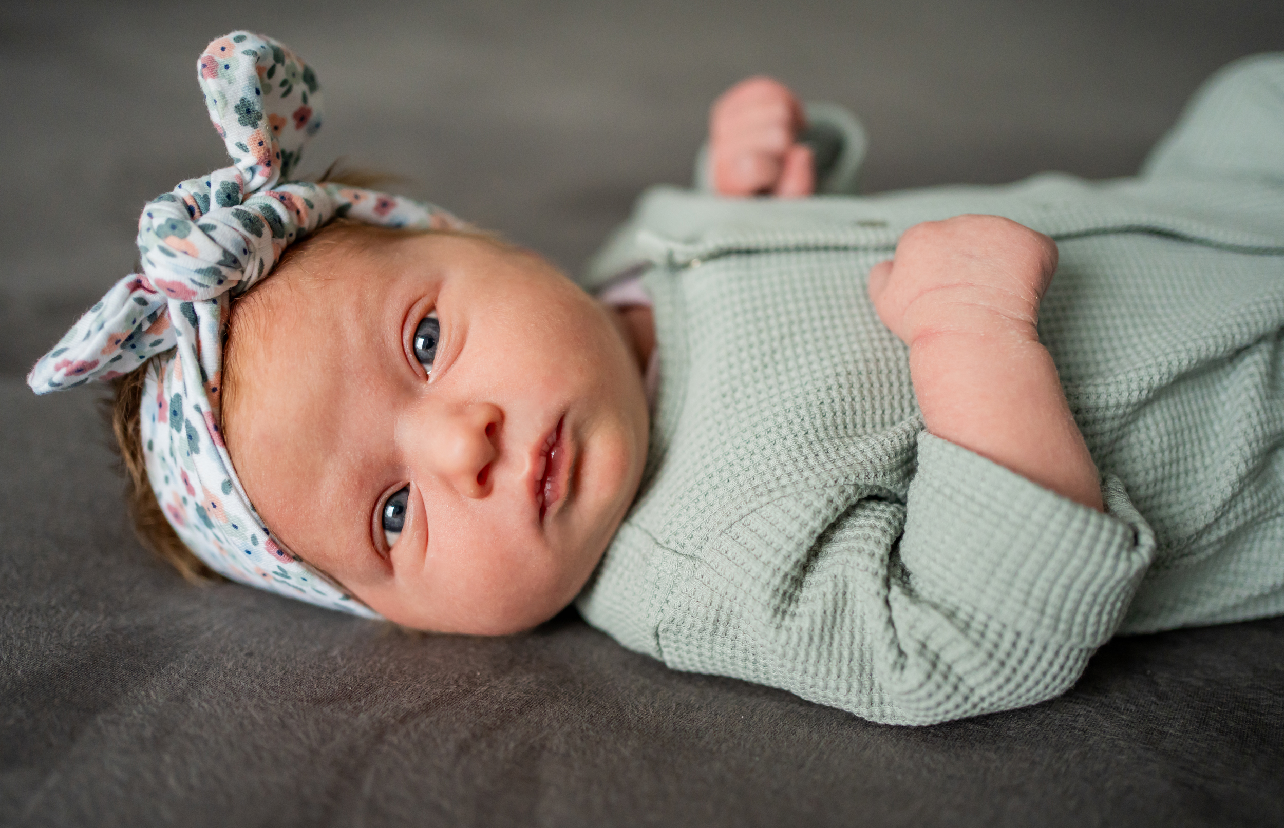 Portretfoto van een Newborn meisje fotograaf uit Enkhuizen