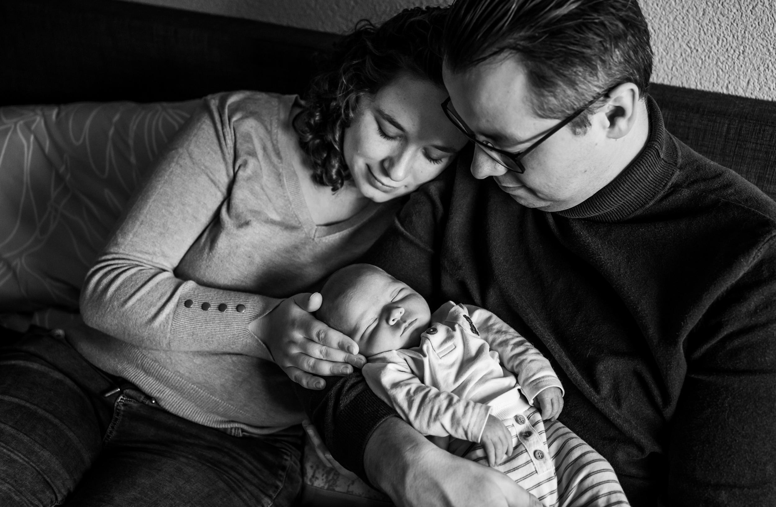 Gezinsfoto tijdens een Newborn lifestyle reportage